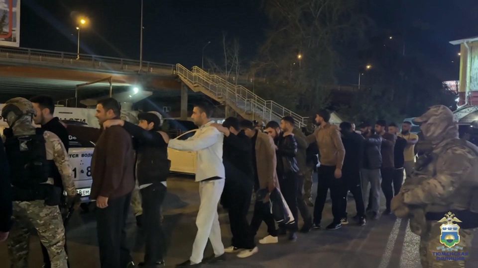 Клиенты одного из баров Тюмени оказались на полу после бурной вечеринки