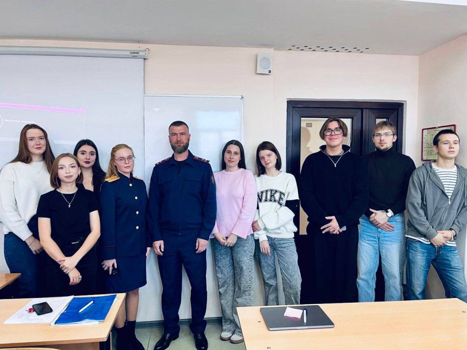 Сотрудники Главного следственного управления СК России по городу Санкт-Петербургу провели профориентационную беседу со студентами