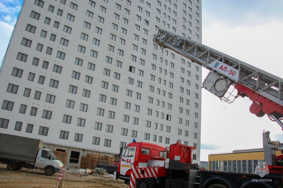 #МЧС_Петербурга провело опытные пожарно-тактические учения по тушению пожаров в высотных зданиях