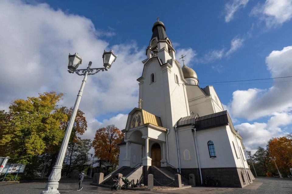В Сестрорецке прошел праздничный молебен в честь 16-й годовщины освящения храма святых апостолов Петра и Павла — он же храм подводного флота