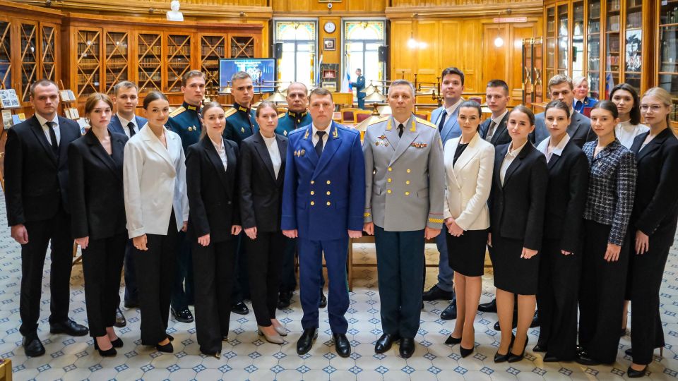 Молодые работники органов прокуратуры в торжественной обстановке приняли Присягу