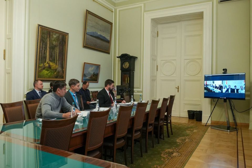Депутат Антон Соловьёв обсудил с представителями Сухума перспективы сотрудничества двух городов