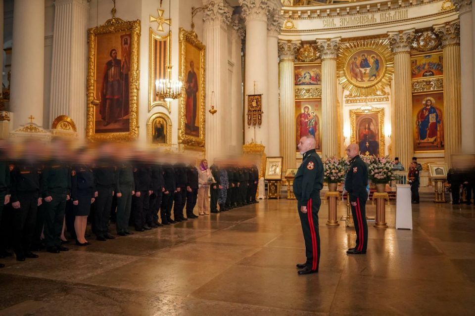 Заместитель директора Росгвардии генерал-полковник Алексей Воробьёв вручил государственные награды военнослужащим Северо-Западного округа войск национальной гвардии, отличившимся в ходе проведения СВО