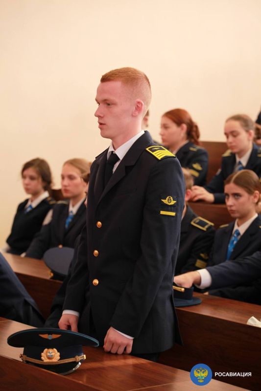 Далее по программе — самая ожидаемая часть — открытый диалог руководителей отрасли с будущими авиаторами Далее по программе — самая ожидаемая часть — открытый диалог руководителей отрасли с будущими авиаторами