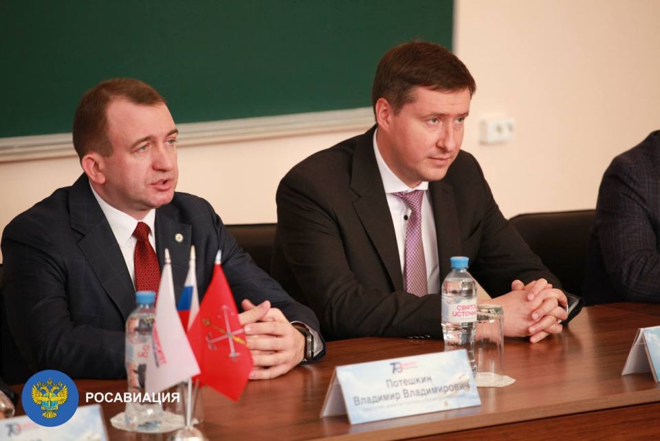 Далее по программе — самая ожидаемая часть — открытый диалог руководителей отрасли с будущими авиаторами Далее по программе — самая ожидаемая часть — открытый диалог руководителей отрасли с будущими авиаторами