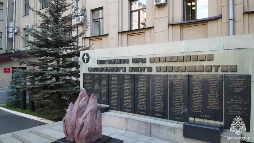 Санкт-Петербургскому университету ГПС МЧС России 119 лет