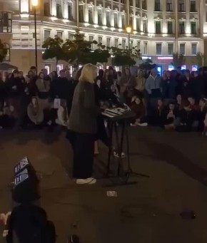 Продолжается история с петербургской уличной певицей Дианой Логиновой, известной как Наоко