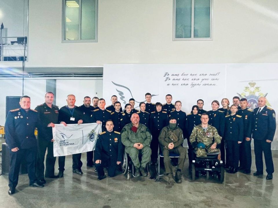 Сотрудники Главного следственного управления СК России по городу Санкт-Петербургу приняли участие в уроке мужества