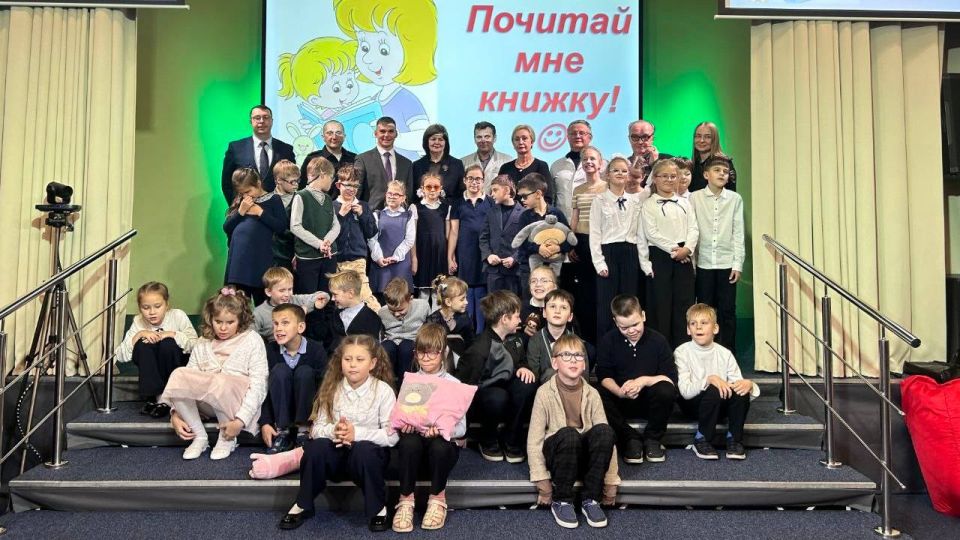 Петербуржцы читали книжки детям с нарушением зрения