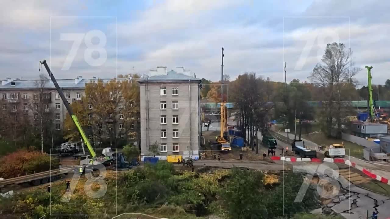 В кадре — таймлапс событий уходящего дня на улице Харченко, где произошёл размыв и обвал грунта