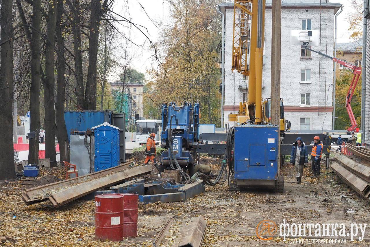 Обстановка на перекрестке улицы Харченко и 1-го Муринского проспекта, где провалился грунт Обстановка на перекрестке улицы Харченко и 1-го Муринского проспекта, где провалился грунт