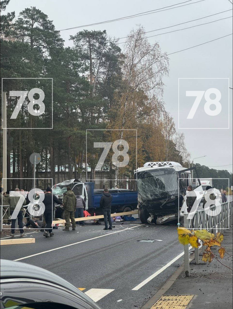 Автобус с пассажирами попал в серьёзную аварию в Большой Ижоре