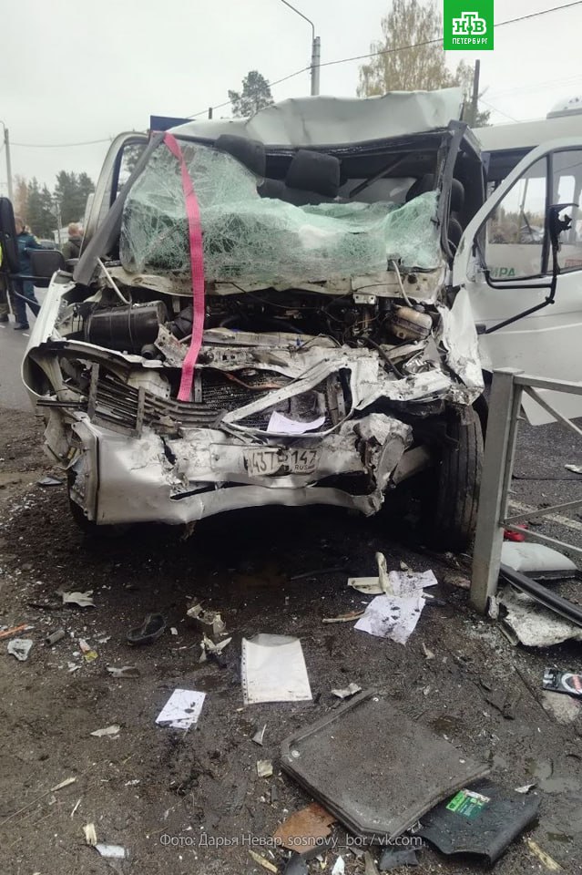 В аварию в Большой Ижоре попал рейсовый автобус № 672, направлявшийся из Ломоносова в Красную Горку В аварию в Большой Ижоре попал рейсовый автобус № 672, направлявшийся из Ломоносова в Красную Горку