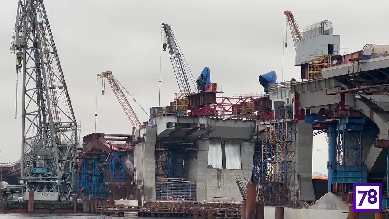 Работы на Большом Смоленском мосту почти завершены, а стройка идет с опережением, сообщил корреспонденту главный инженер Денис Кантемиров