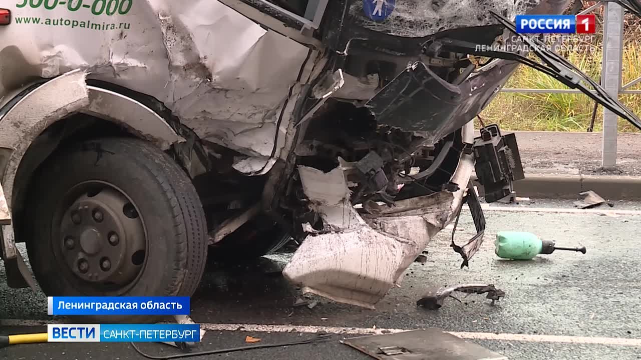 Один человек погиб в результате столкновения грузовика и рейсового автобуса