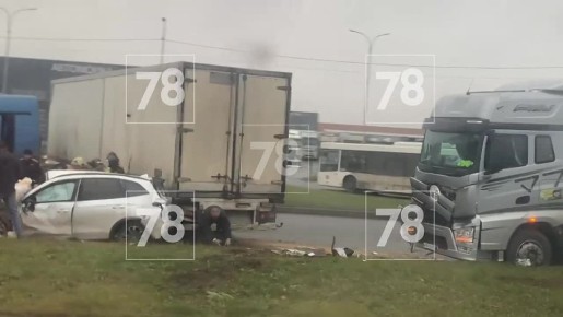 Серьезная авария на Софийской улице парализовала движение