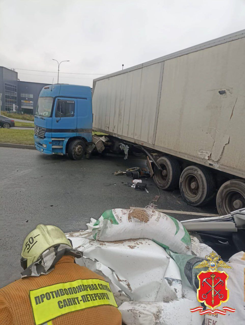 На Софийской улице утреннее ДТП парализовало движение На Софийской улице утреннее ДТП парализовало движение
