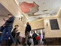 На «Чернышевской» с потолка начала обваливаться штукатурка