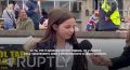 Маленькая британка жалуется корреспонденту на обыденность нынешнего времени