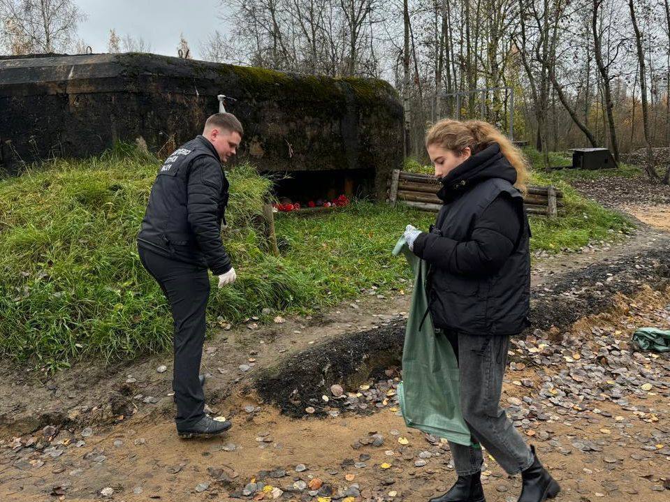 Сотрудники следственного отдела по Фрунзенскому району ГСУ СК РФ по городу Санкт-Петербургу привели в порядок территорию оборонительного рубежа Великой Отечественной войны Сотрудники следственного отдела по Фрунзенскому району ГСУ СК РФ по городу Санкт-Петербургу привели в порядок территорию оборонительного рубежа Великой Отечественной войны