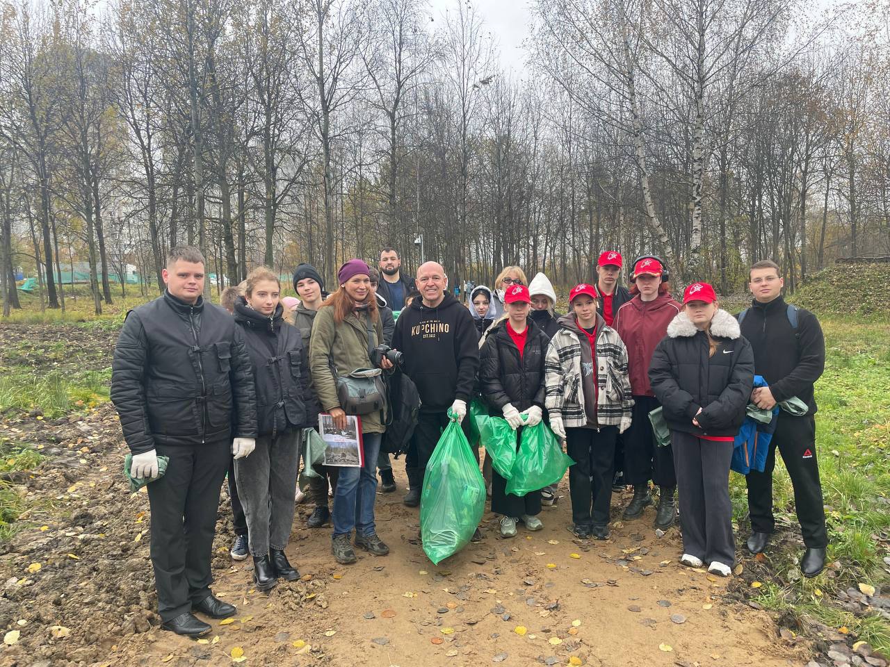 Сотрудники следственного отдела по Фрунзенскому району ГСУ СК РФ по городу Санкт-Петербургу привели в порядок территорию оборонительного рубежа Великой Отечественной войны