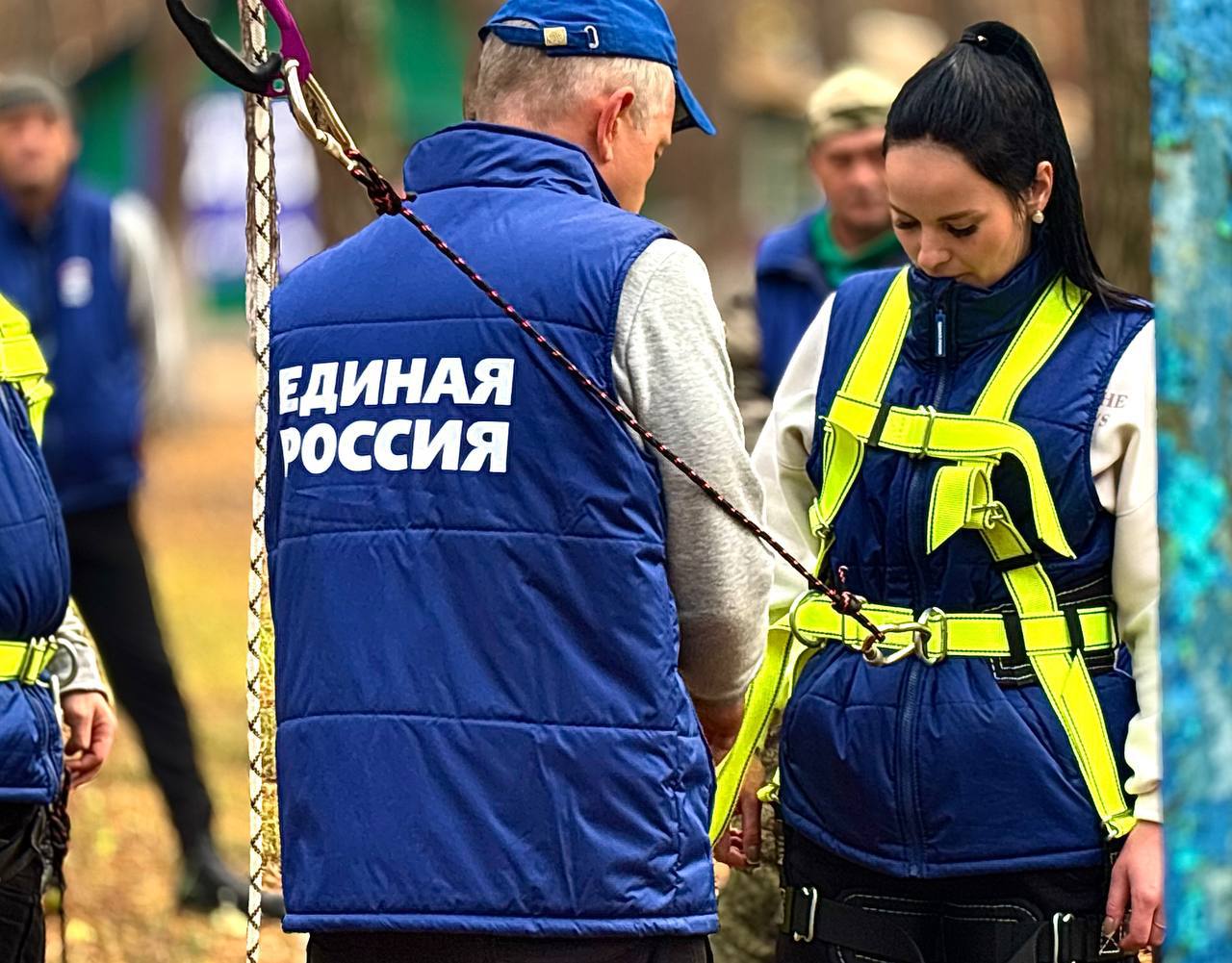 Игорь Кастюкевич: В лагере Единой России  «Курский рубеж» волонтеров обучили использованию альпинистского снаряжения,  которое помогает при работе на высоте (например, при проведении кровельных работ).