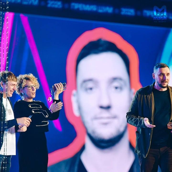 Главред Mash на Мойке Александр Русских вошёл в число экспертов Всероссийской молодёжной премии в сфере медиа и журналистики "ШУМ", которая совсем недавно состоялась в Москве, — он помогал выбирать лучших молодых спецов Главред Mash на Мойке Александр Русских вошёл в число экспертов Всероссийской молодёжной премии в сфере медиа и журналистики "ШУМ", которая совсем недавно состоялась в Москве, — он помогал выбирать лучших молодых спецов