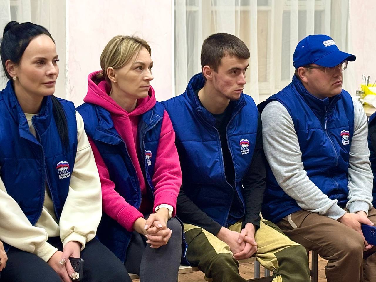 Игорь Кастюкевич: В лагере Единой России  «Курский рубеж» волонтеров обучили использованию альпинистского снаряжения,  которое помогает при работе на высоте (например, при проведении кровельных работ).  Игорь Кастюкевич: В лагере Единой России  «Курский рубеж» волонтеров обучили использованию альпинистского снаряжения,  которое помогает при работе на высоте (например, при проведении кровельных работ).