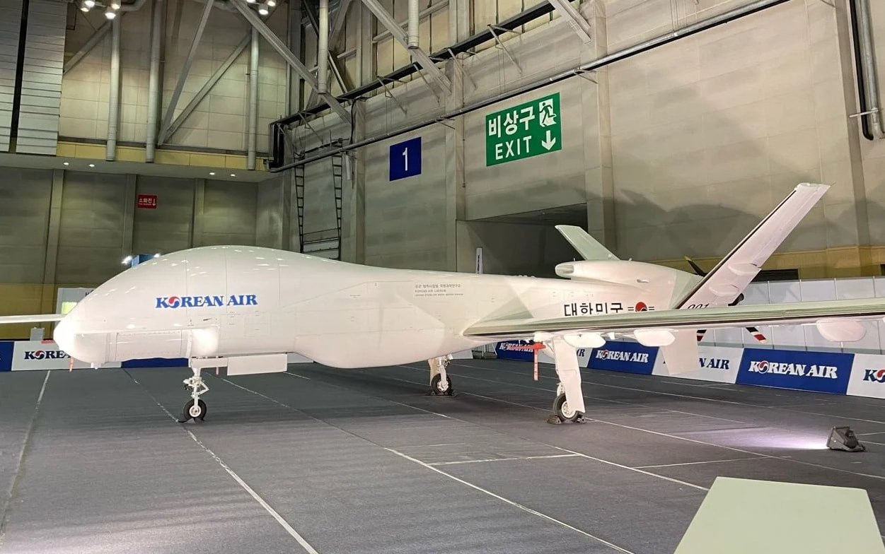 Компания Hanwha Aerospace представила на Сеульской международной выставке аэрокосмической и оборонной техники ADEX 2025 три новых авиационных двигателя, которые разрабатываются для применения на перспективных беспилотных и... Компания Hanwha Aerospace представила на Сеульской международной выставке аэрокосмической и оборонной техники ADEX 2025 три новых авиационных двигателя, которые разрабатываются для применения на перспективных беспилотных и...