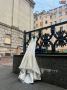 Петербург — произведение искусства, особенно если забыть свадебное платье на оградке на Петроградской стороне, ул. Ижорская. Видимо, саму невесту кто-то украл