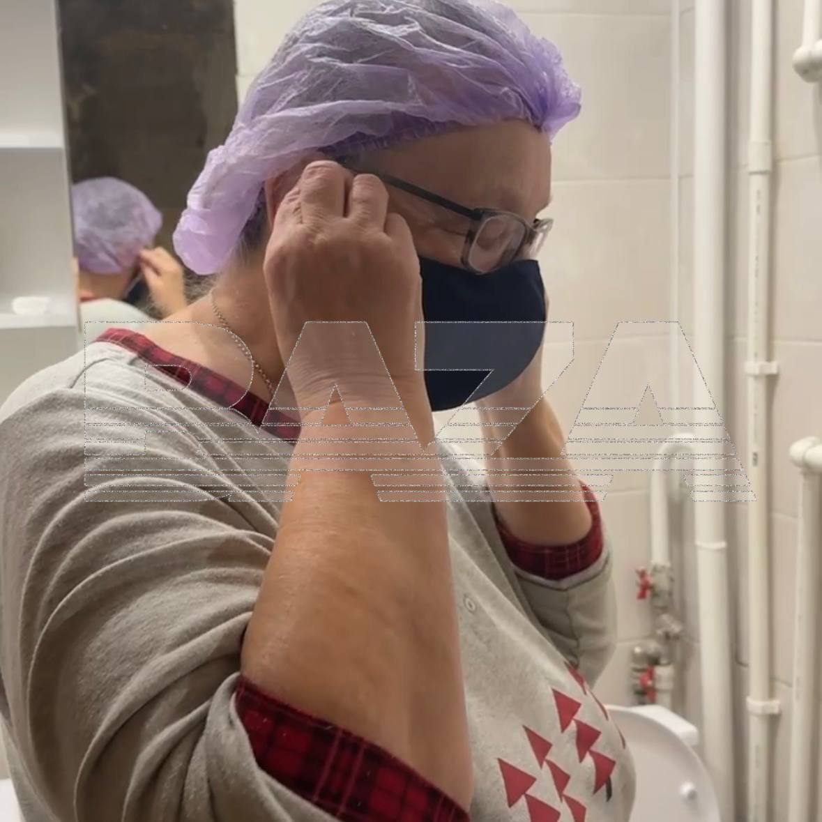 В Питере семья не может пользоваться ванной с туалетом, потому что от соседей через вентиляцию идёт страшнейший «аромат» В Питере семья не может пользоваться ванной с туалетом, потому что от соседей через вентиляцию идёт страшнейший «аромат»