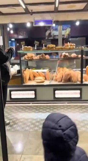 «Если у них нет хлеба, пусть едят пирожные»