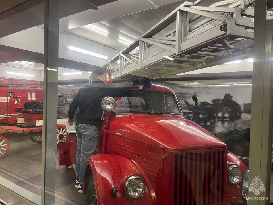 Сотрудники #МЧС_Петербурга приняли участие в общегородском субботнике Сотрудники #МЧС_Петербурга приняли участие в общегородском субботнике