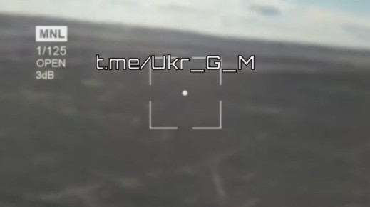 Кадры с коптера противника, который показывает интенсивность применения FPV-дронов на оптоволокне в районе Лимана