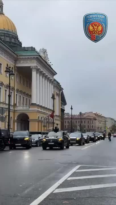 В ходе мониторинга сети Интернет внимание сотрудников Госавтоинспекции привлекла видеозапись, на которой запечатлено, как водители двух транспортных средств из свадебного кортежа перевозили пассажиров вне салона автомобиля