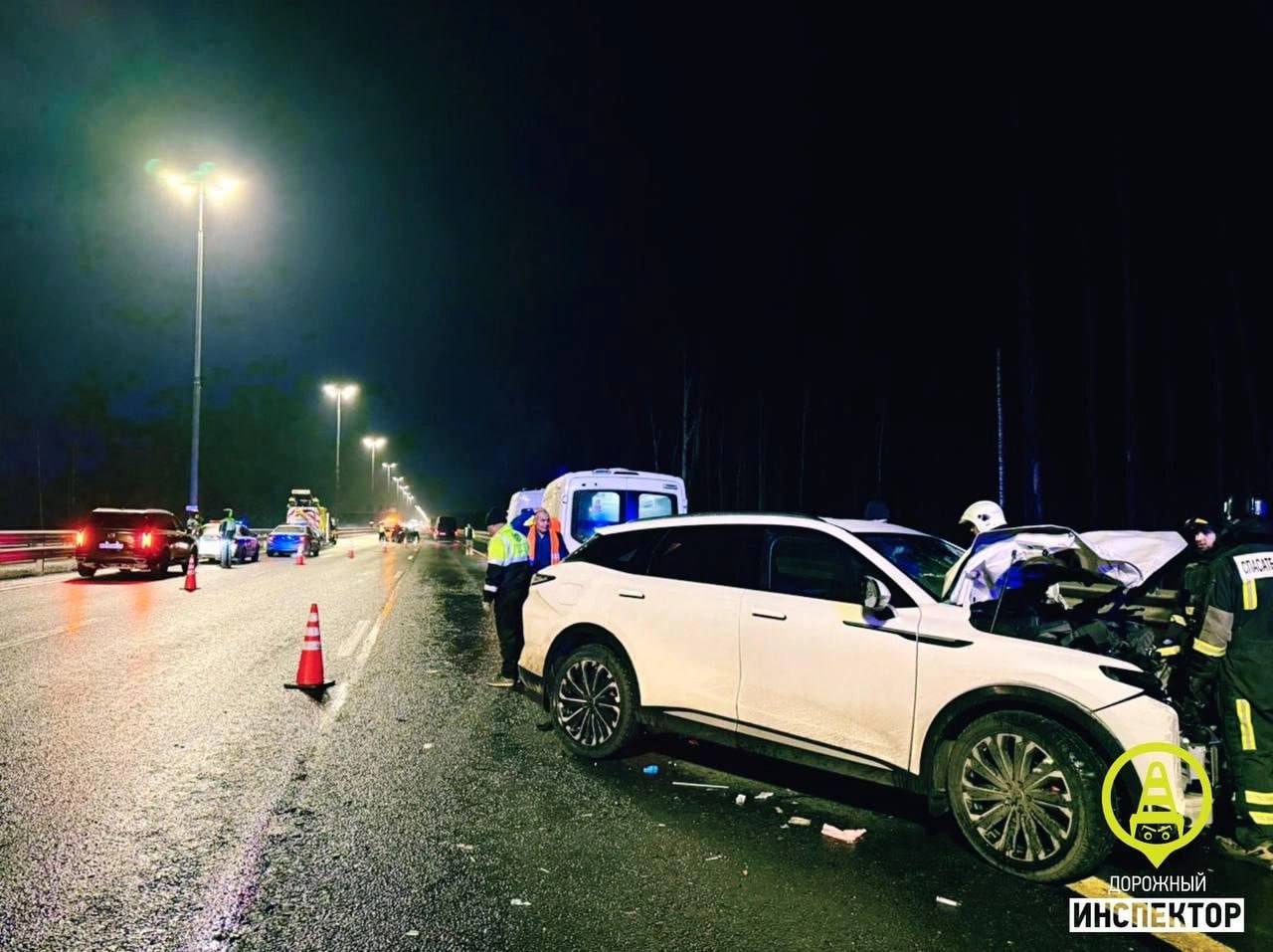 На трассе «Нева» машина врезалась в автомобиль, перекрывавший ДТП На трассе «Нева» машина врезалась в автомобиль, перекрывавший ДТП
