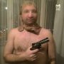 40-летний скуф подглядывал за своими падчерицами в ванной через скрытую камеру — но одна из приёмных дочерей спалила тайник в упаковке из-под крема