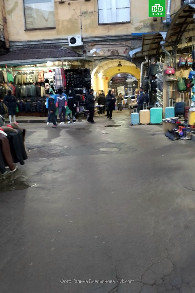 Горожане продолжают жаловаться на торговцев из Апрашки Горожане продолжают жаловаться на торговцев из Апрашки