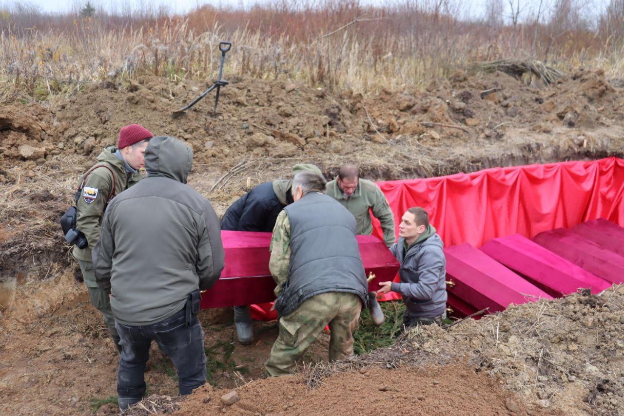 В поселке Назия предали земле останки 104 красноармейцев В поселке Назия предали земле останки 104 красноармейцев