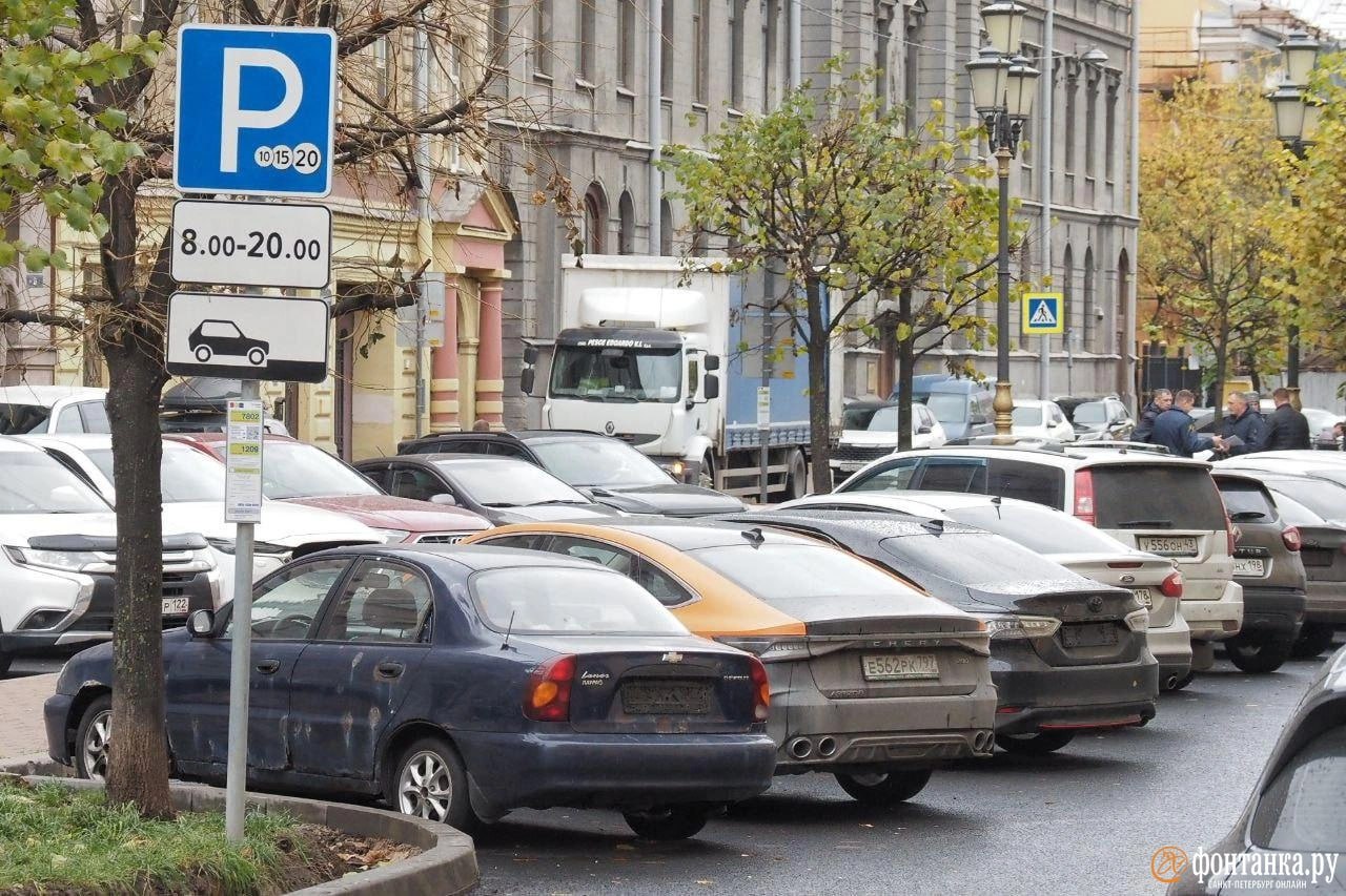 Платная парковка на Захарьевской после показательной эвакуации потеряла анонимность