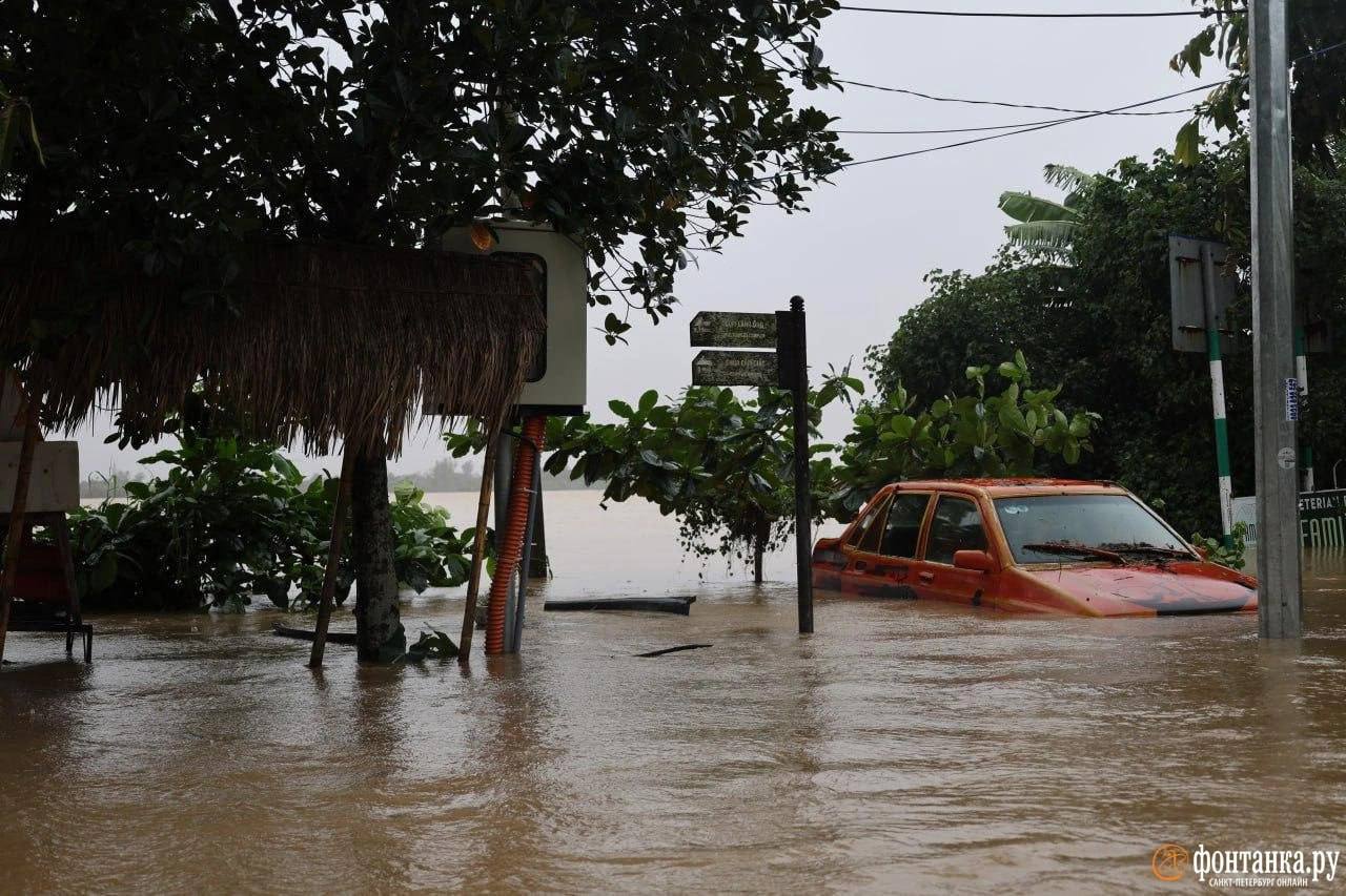 В центре Вьетнама масштабное наводнение В центре Вьетнама масштабное наводнение