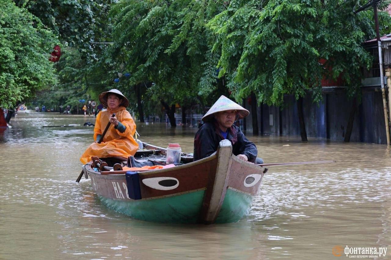 В центре Вьетнама масштабное наводнение В центре Вьетнама масштабное наводнение