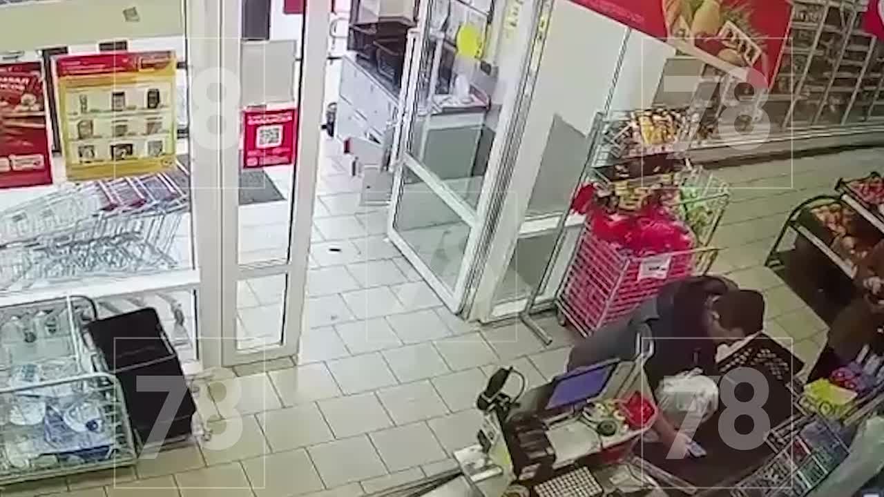 Продавец магазина на Курчатова получил нож в голову от буйного покупателя