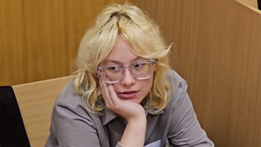 Диану Логинову (Наоко), исполнявшую песни иноагентов на несогласованном уличном концерте в Петербурге, повторно задержали на выходе из спецприемника