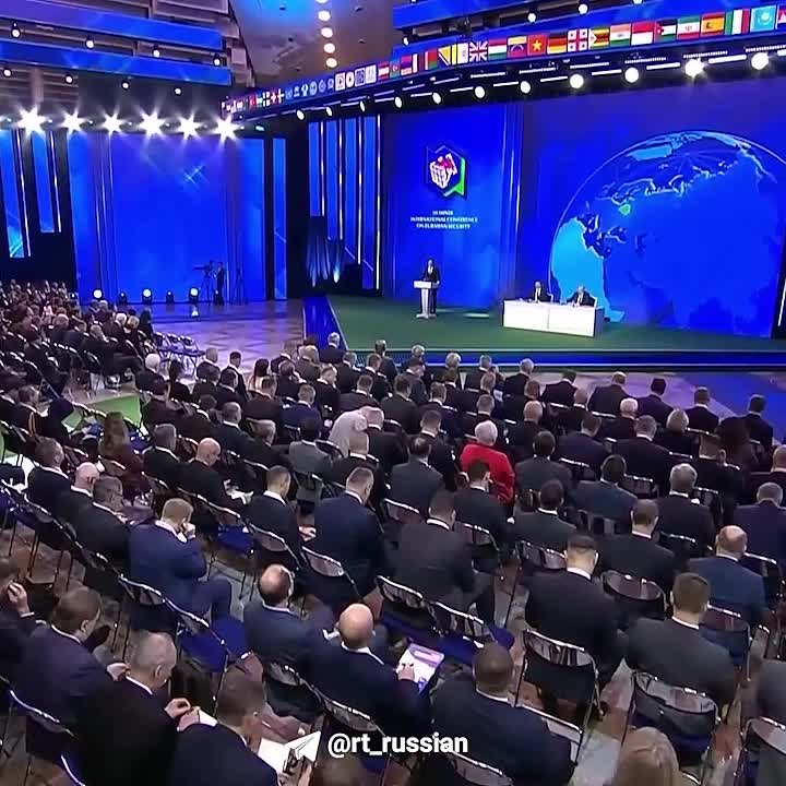 «Конечно, меня будут много критиковать за мое участие, но ситуация в глобальной безопасности настолько плоха, что я должен быть здесь»