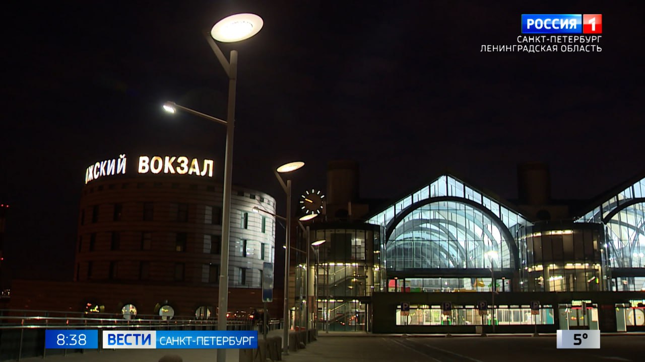 Из-за частичного обрушения крыши надземной парковки в минувшую пятницу, на Ладожском вокзале введены временные ограничения для водителей и пешеходов