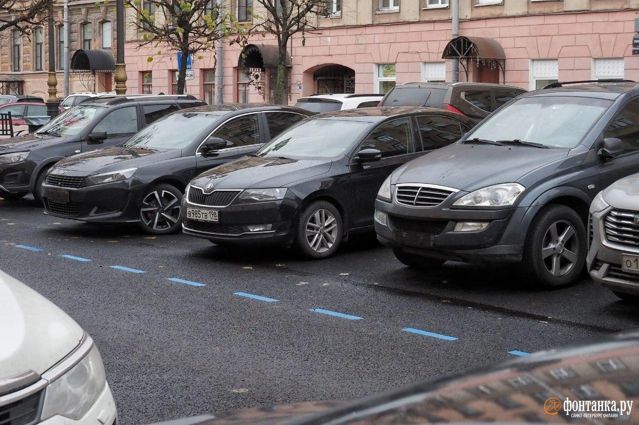 Платная парковка на Захарьевской после показательной эвакуации потеряла анонимность Платная парковка на Захарьевской после показательной эвакуации потеряла анонимность