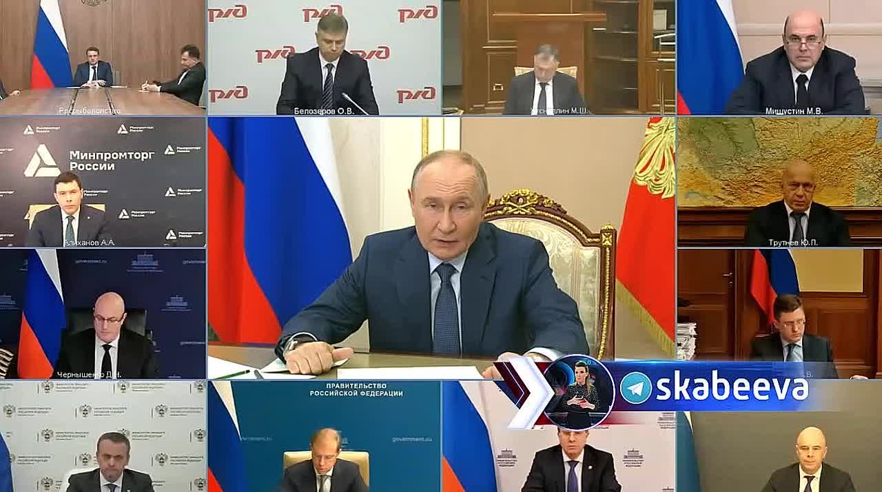 Должны есть больше рыбы и морепродуктов - Путин поручил правительству заняться питанием россиян