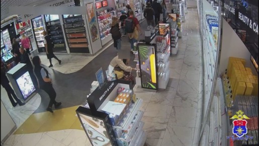 В Пулково засекли очередную воровку товаров из Duty Free