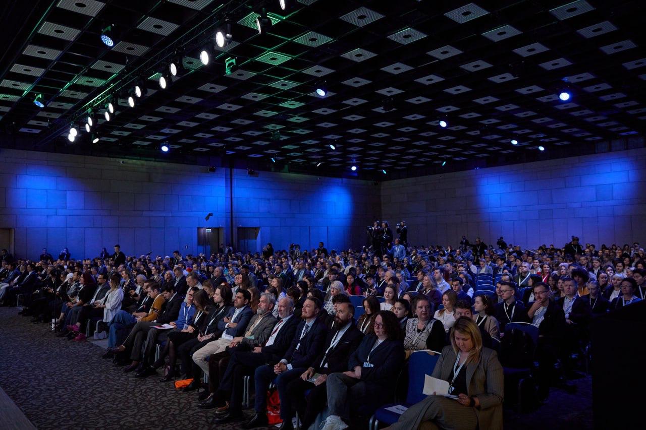 Фейк: После сообщений о минировании здания, где проходит форум «Диалог о фейках 3.0», многие гости и участники стали покидать мероприятие Фейк: После сообщений о минировании здания, где проходит форум «Диалог о фейках 3.0», многие гости и участники стали покидать мероприятие